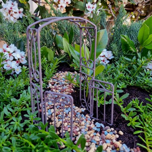 Metal Garden Arbour w/Hinged Gates – Rust
